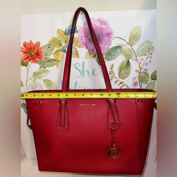 MICHAEL KORS Voyager Crossgrain Leather Tote Bag  - Picture 4 of 13